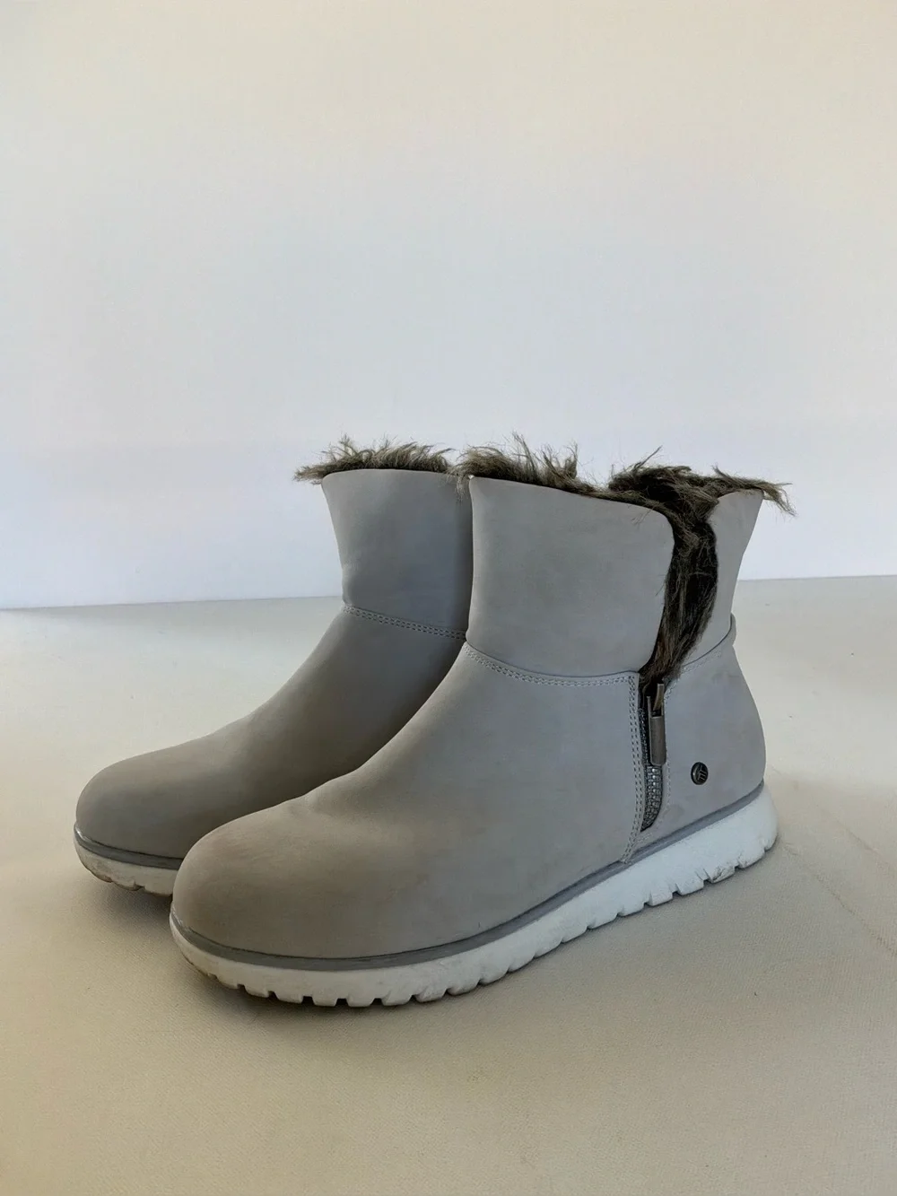 London Fog Collection Women’s Faux Fur Lined Ankle Boots Gray Size 8M